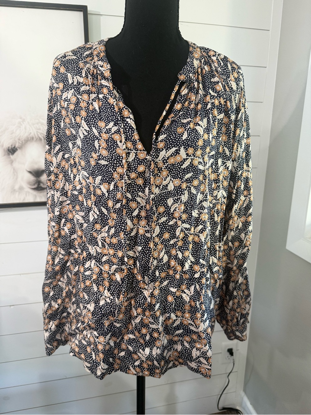Masai Women’s Medium Navy Blue Floral V-Neck Long Sleeve Pullover Blouse